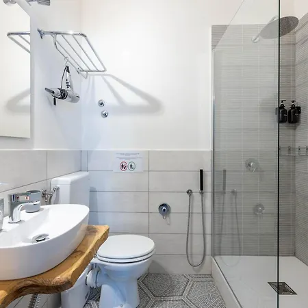 Vg Pantheon 5 Stelle Parlamento Pansiyon